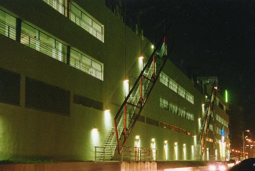 Seitenaufgang/ Nacht